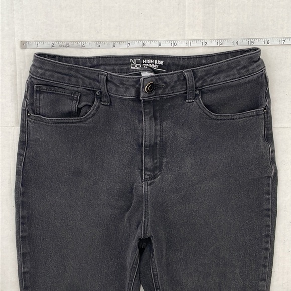 No Boundaries High Rise Skinny Jeans - Picture 3 of 8
